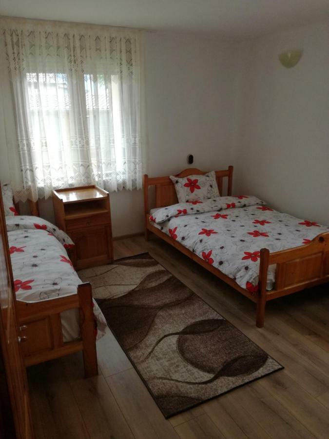 Къща Генчеви Hotel Sarnitsa Bagian luar foto